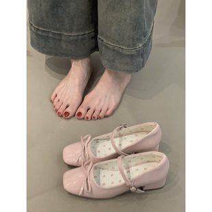 法式粗跟浅口玛丽珍芭蕾鞋女2026新款春季红色晚晚风高跟鞋单鞋子