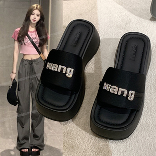 水钻拖鞋女夏外穿2026新款时尚配裙子松糕厚底增高度假沙滩凉拖鞋