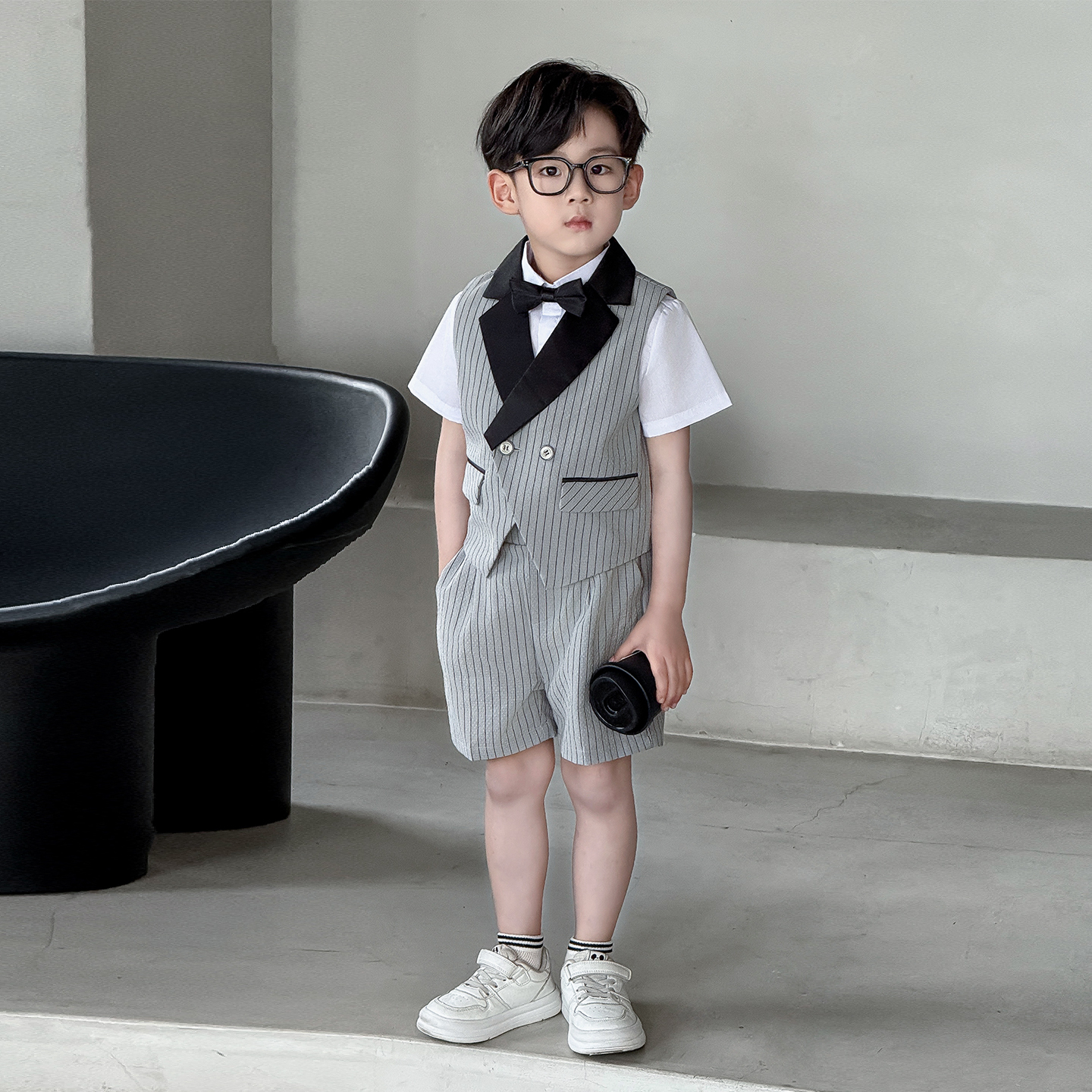 儿童西装套装2025新款夏条纹主持人花童礼服男童英伦风高端演出服
