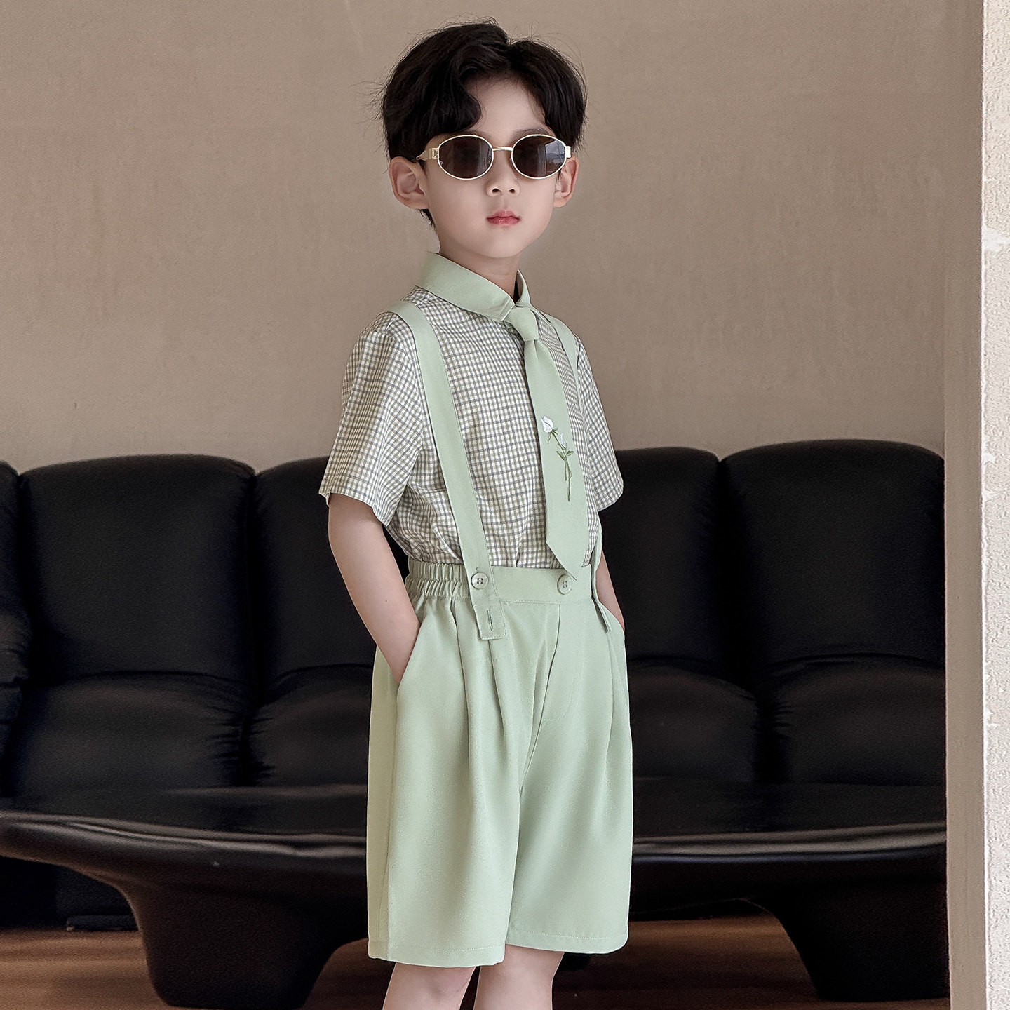 男童夏季小西服2026新款短袖衬衫背带裤英伦风儿童花童主持人礼服