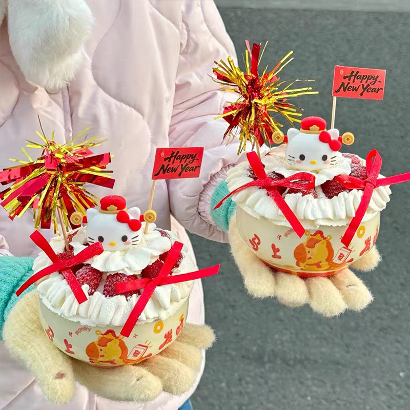 2026新年快乐财神KT猫草莓碗蛋糕装饰摆件马上发财陶瓷碗抱抱碗