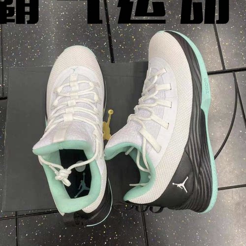 AJ巴特勒低帮复古篮球鞋缓震