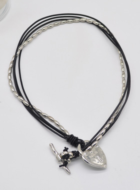 多层黑色皮绳choker项圈女小众设计感金属爱心锁扣项链嘻哈锁骨链
