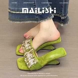 水钻一字带坡跟凉拖鞋 轻奢绝美法式 女外穿2026年夏季 气质高跟拖鞋