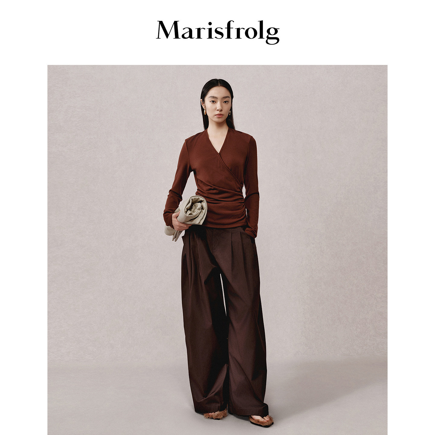 Marisfrolg玛丝菲尔秋季新款时尚褶皱设计感深咖色V领长袖T恤长袖