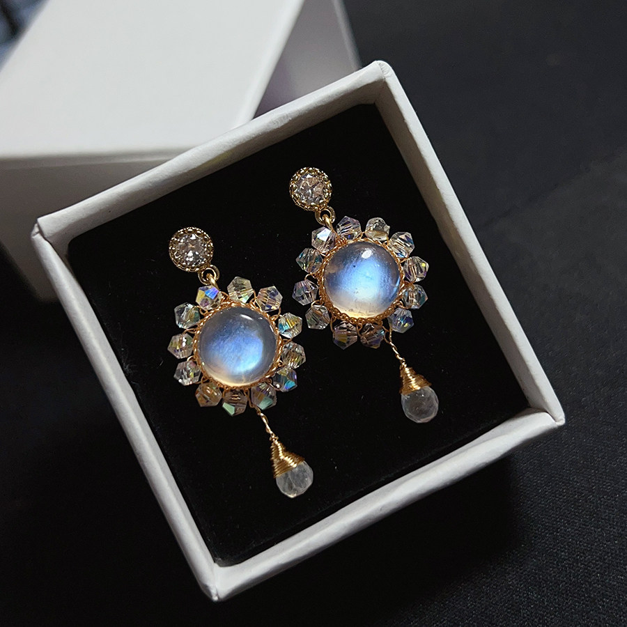 天然月光石手工饰品独特设计