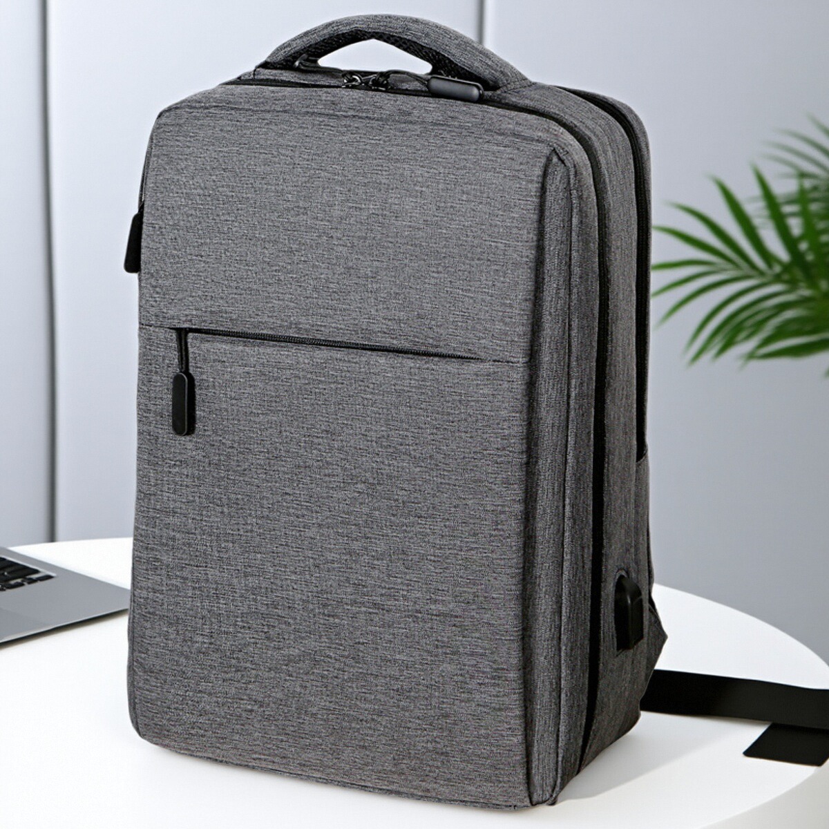 多隔层双肩电脑包防水防震大容量