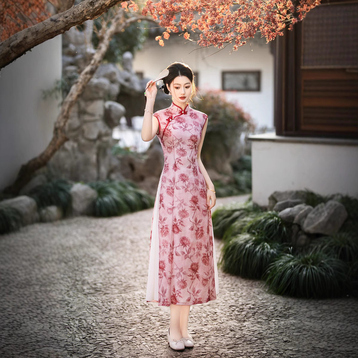 2026夏季新款高端年轻款气质碎花减龄连衣裙女粉色奥黛旗袍改良版