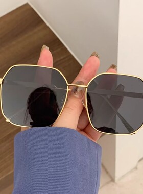 素颜经典方形大框墨镜女网红款百搭显脸小时尚街拍防紫外线太阳镜