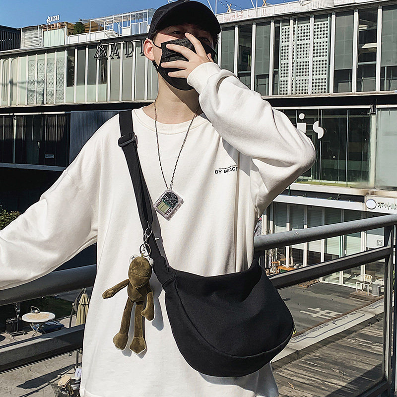 新款斜挎包男士潮牌ins单肩包日系休闲百搭帆布小跨包女学生背包