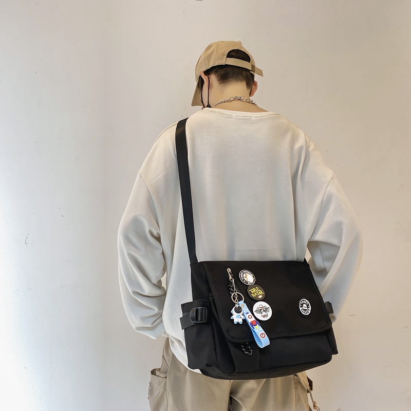 机能斜挎包男休闲潮牌单肩包学生大容量百搭背包女日系工装邮差包