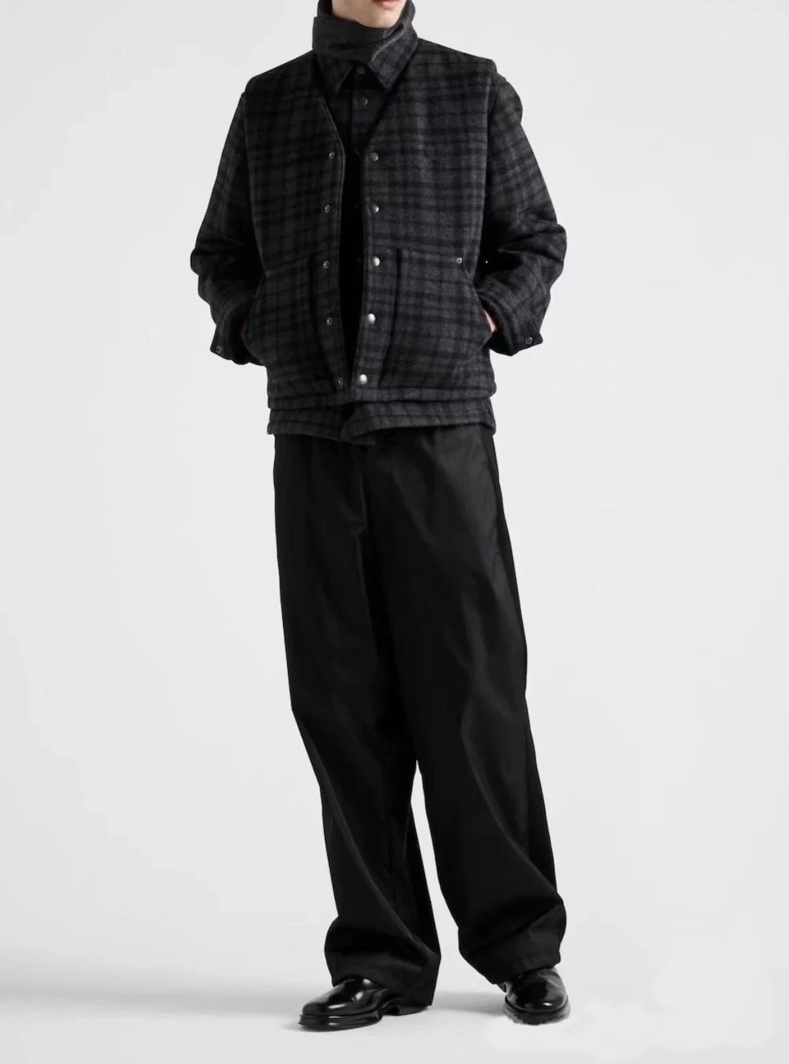 P家一款桑蚕丝Oversize羊毛混纺衬衫外套，一件行走的桑蚕丝暖炉