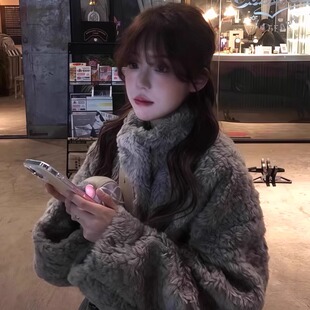 复古牛角扣羊羔毛毛外套女款冬季皮毛一体高级感保暖环保皮草上衣