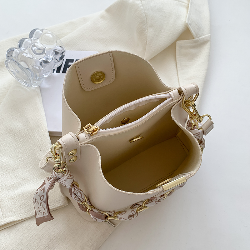 高级感爆款大容量包包女2023新款潮时尚单肩腋下包斜挎链条水桶包