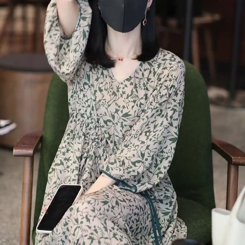 哺乳装连衣裙夏薄款时尚气质收腰显瘦潮妈产后外出V领碎花孕妇装