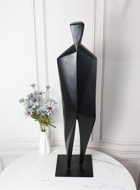 现代简约抽象人物摆件金属造型落地艺术装饰酒店T大堂玄关创意雕