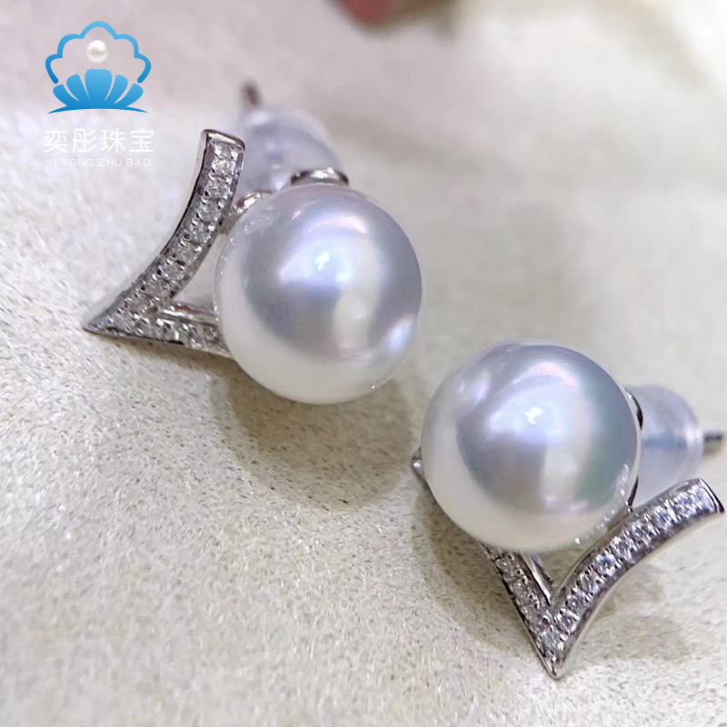 澳洲南洋白珠耳钉正圆形强光18K金镶嵌钻石海水珍珠耳环