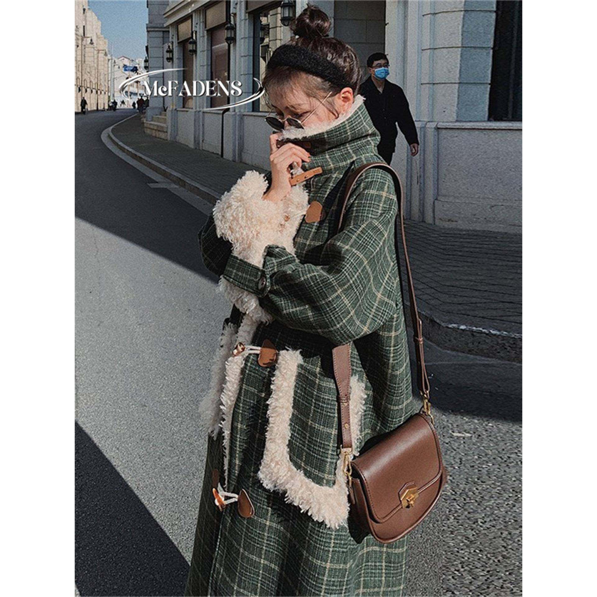 香港覆古绿色格子羊羔毛毛呢外套女港风中长款加厚韩版宽松大衣潮