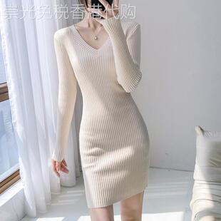 专柜V领针织连衣裙女秋冬季配大衣毛衣裙小个子修身打底包臀短裙