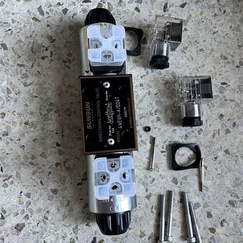 SUNBUN  4WE6sH-A/D24T 液压电磁换向阀全新发货