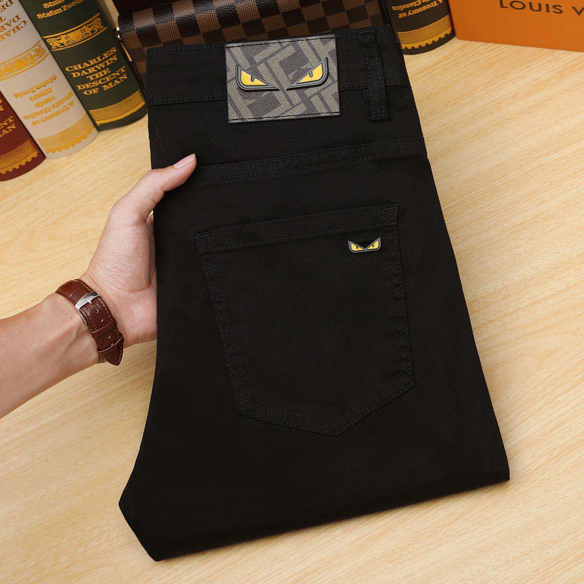 香港2025春秋款黑色牛仔裤男士修身小脚弹力高端轻奢纯棉休闲长裤