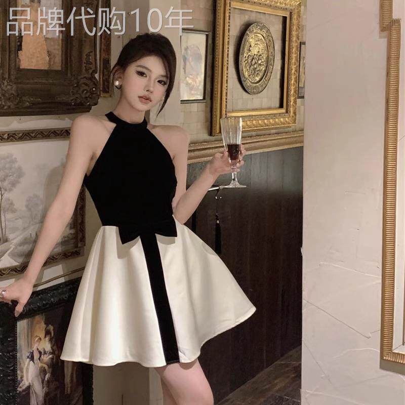 日系甜辣妹挂脖连衣裙女夏高级性感法式赫本风晚礼服小黑裙小个子