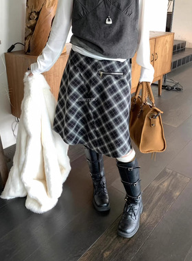 MAR  素心兰早春韩系轻亚感黑格不对称拉链显瘦A字半身裙18351