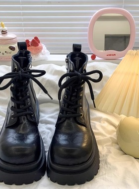 圆头覆古超级热靴2025新款秋冬厚底增加英伦风格黑色系带短靴