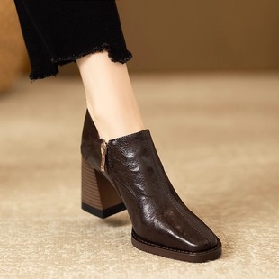 真皮法式小方头高跟鞋女2025秋冬新款粗跟深口侧拉炼覆古棕色单鞋