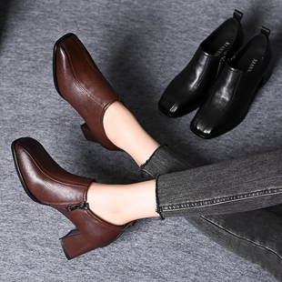 真皮复古方头粗跟深口单鞋女2025秋冬季新款百搭侧拉链棕色高跟鞋