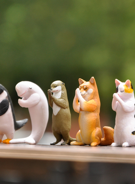 祈愿双手合十参拜白鲸水獭摆件