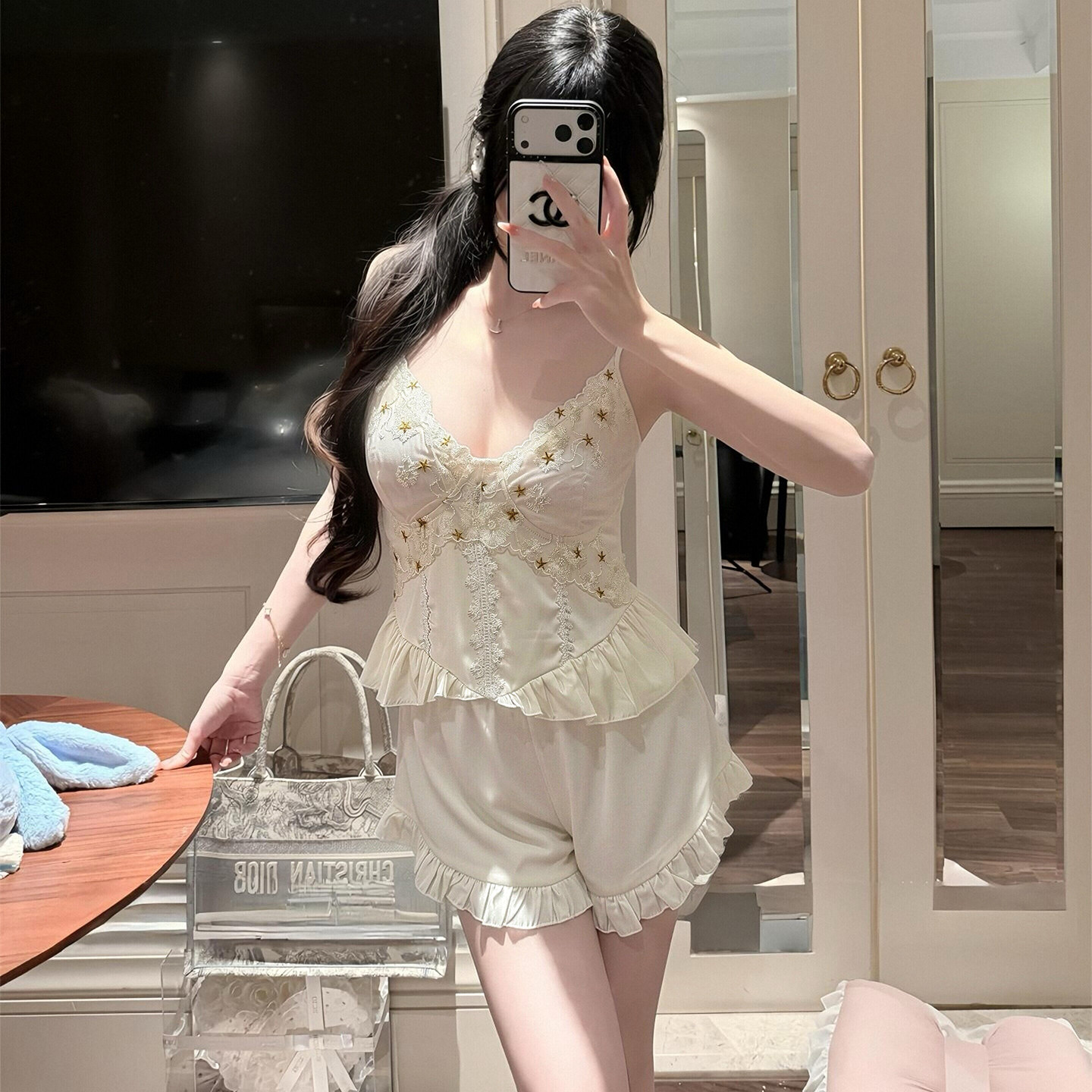 2026新款春夏女士性感可爱冰丝带胸垫睡衣蕾丝刺绣吊带短裤两件套