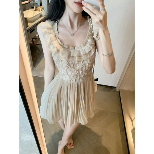 JustQin【中世纪少女】2026新款重工高级感花边短裙收腰连衣裙女