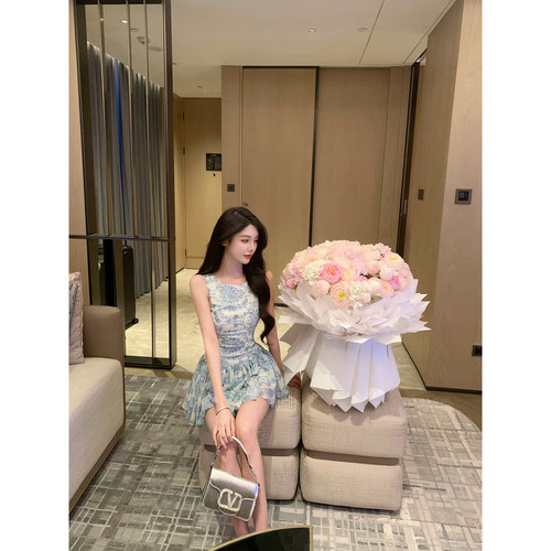 JustQin【冰美人】 2026新款夏装蓝花短裙收腰裙性感气质连衣裙女