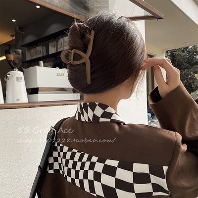 显气质大号抓夹交叉磨砂亚克力发