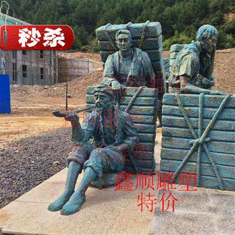 民间农村人物老汉推车运粮食农民工劳动生活场景雕7塑老人劳作丰