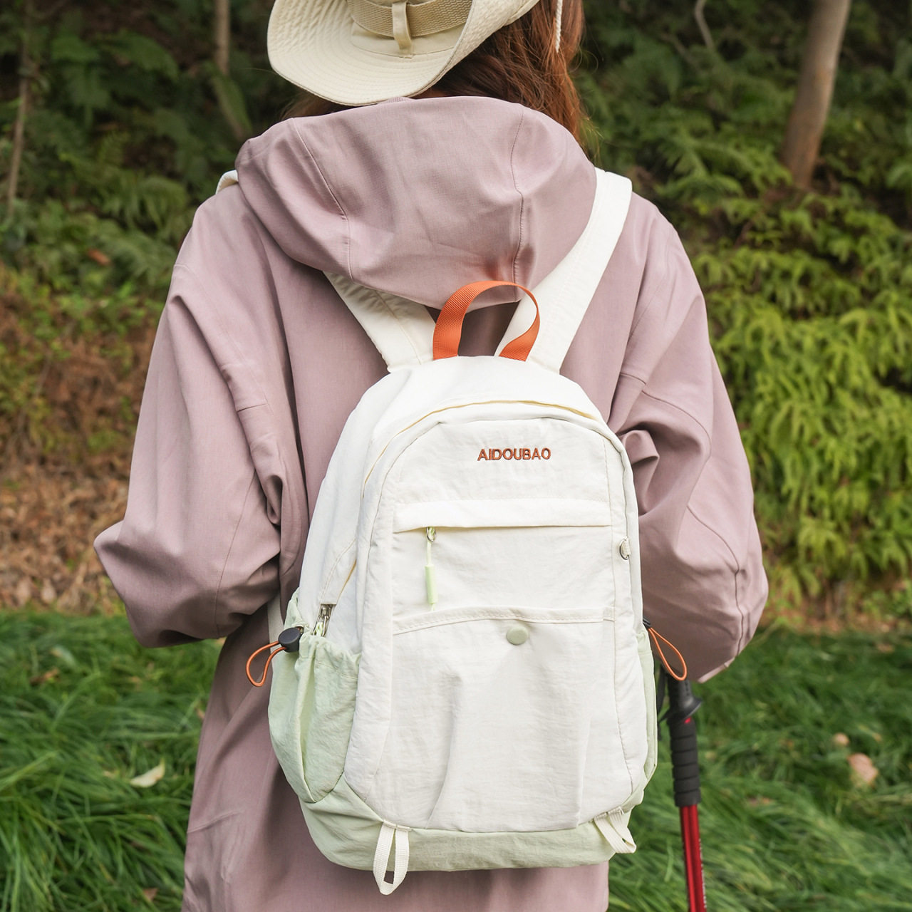 日本户外登山包女运动轻便拼色双肩包户外大容量休闲瑜伽健身旅行