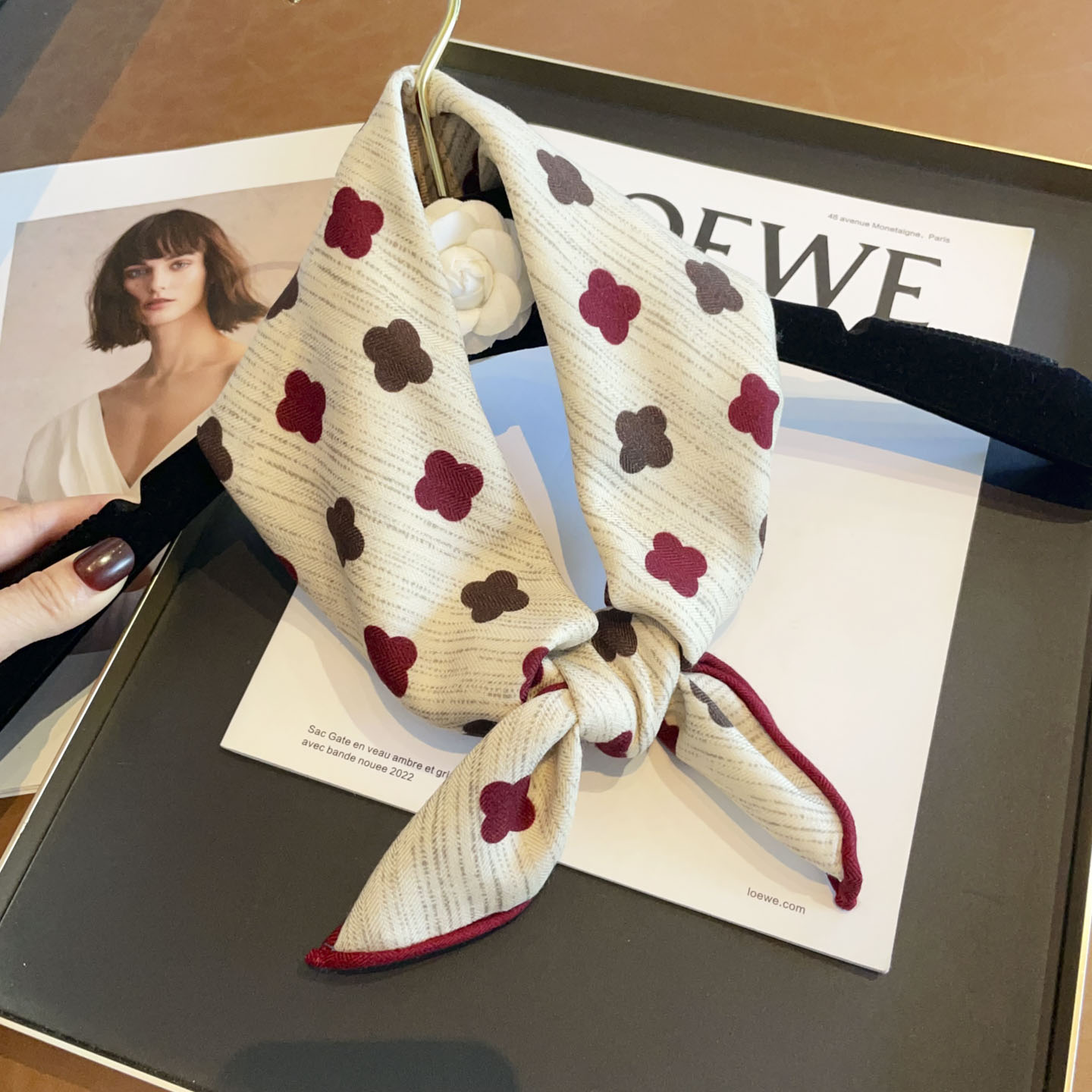 春秋冬季高级感双面真丝羊毛方巾女时尚新款百搭丝毛护颈保暖围脖