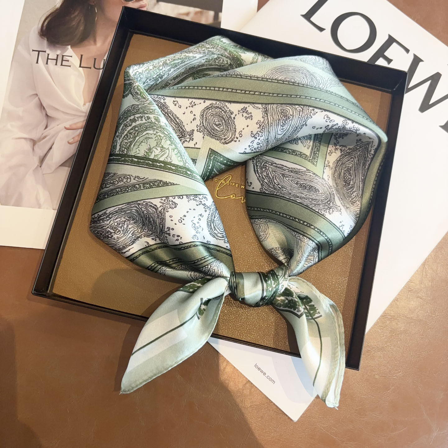 绿色真丝丝巾高级感百搭春秋小方巾女100%桑蚕丝小领巾搭衬衫裙子