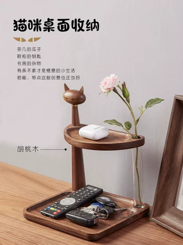 Дерево - это вход с твердым деревом в шкаф