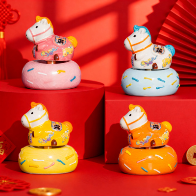 2026马年新年礼物转转马陶瓷摆件家用车载装饰办公室工位解压治愈