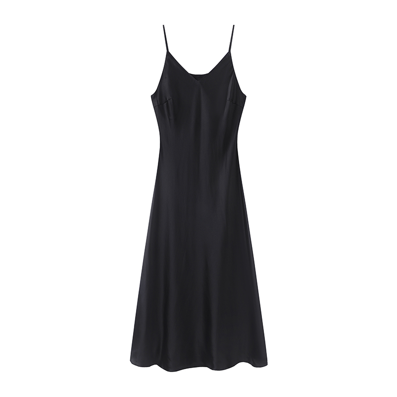 檬系の2025夏气质通勤百搭修身绸面V领显瘦小个子黑色吊带连衣裙