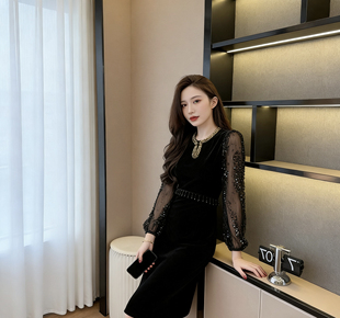 2025年新款法式气质丝绒连衣裙女秋冬高级感小个子内搭打底包臀裙