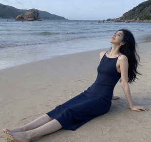 2025年新款法式气质吊带连衣裙女夏季高级感小个子内搭打底沙滩裙