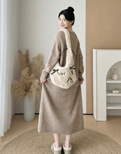 2025年新款法式气质针织连衣裙女秋冬高级感小个子内搭打底毛衣裙