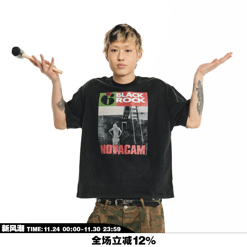 NOVACAM摇滚印花反缝线短袖
