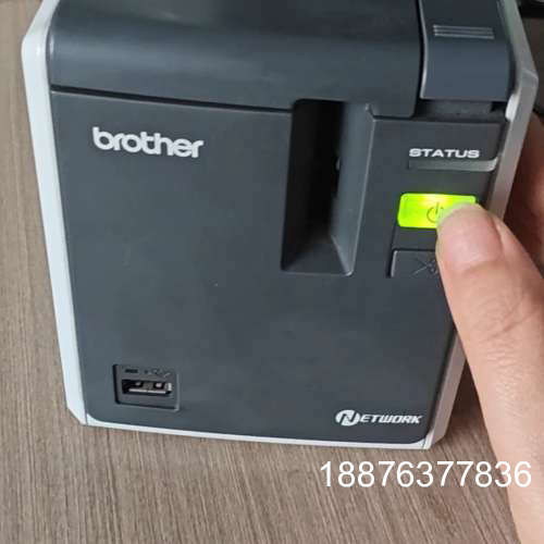 兄弟PT-9800PCN标签打印机，单主机出，功能完好。机器议价