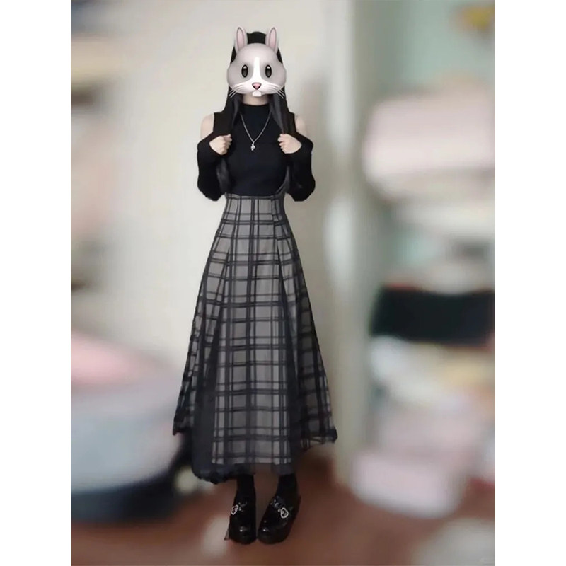 2025秋季新款日系复古黑色露肩修身上衣+收腰格纹半身裙两件套女