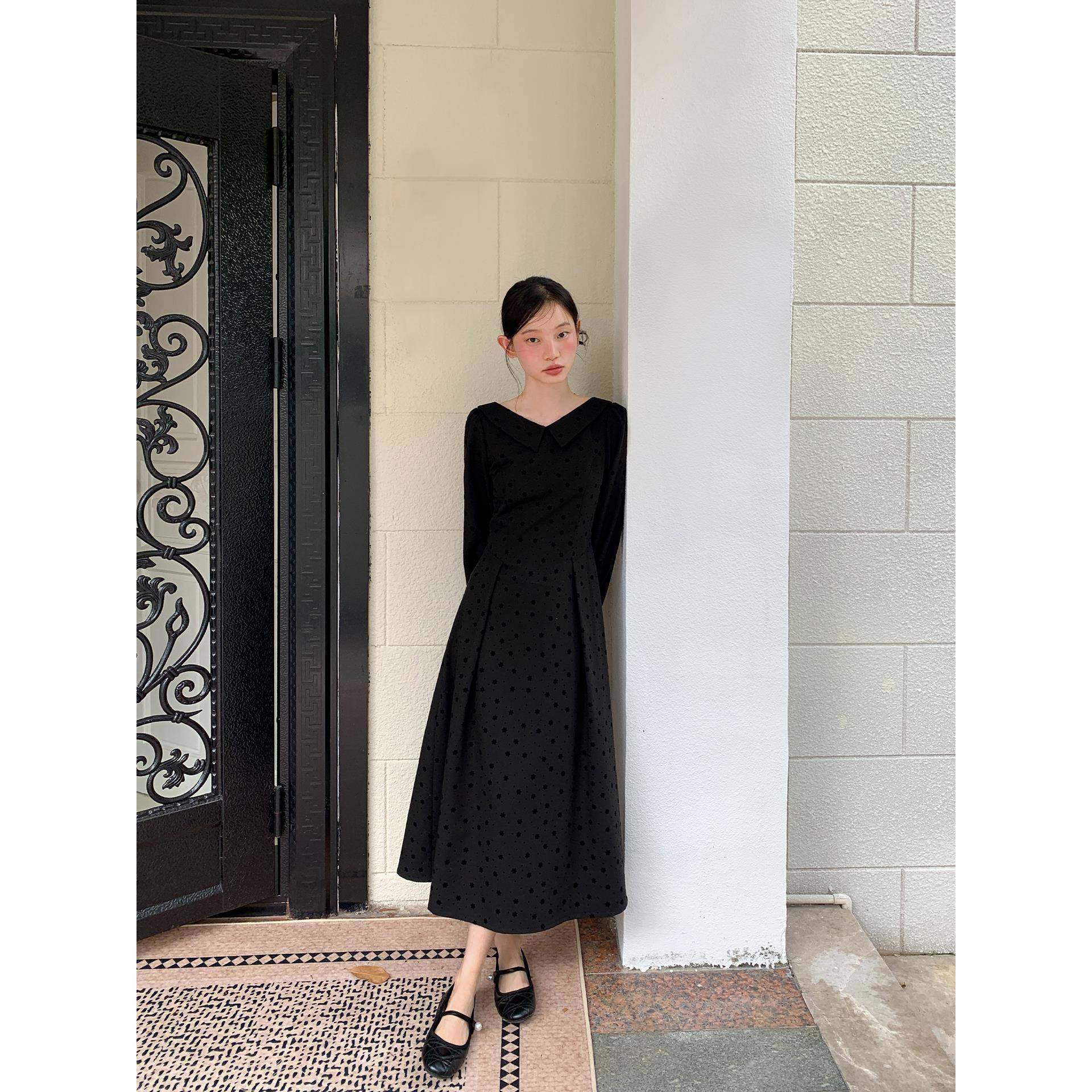 你好卡农 法式V领长袖连衣裙女秋季2025新款覆古波点收腰a字长裙