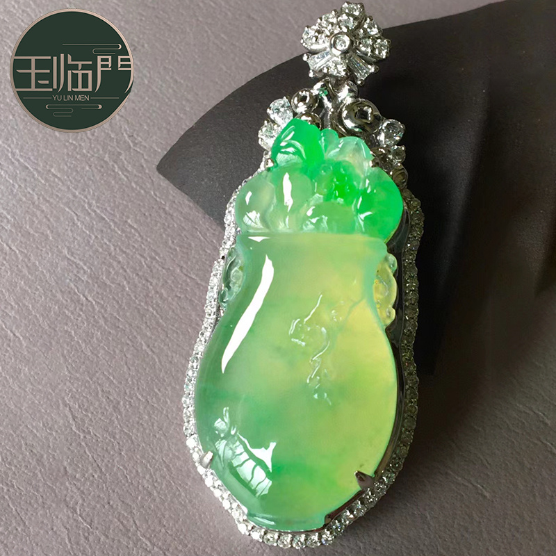 玉临门冰种黄绿翡翠平安吊坠女福气满满柔美灵气 18k金镶嵌钻石